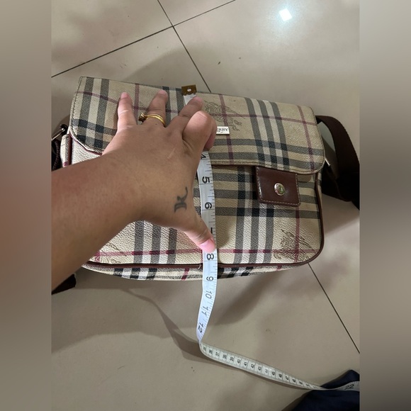 Burberry vintage crossbody unisex bag. Used gently. - Picture 16 of 16